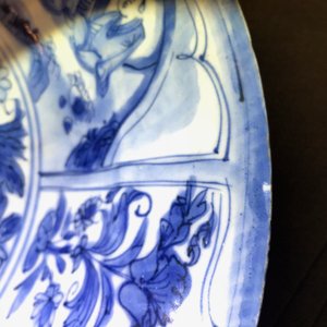 Een Chinese blauwwitte schotel met figuren in een landschap, Transitie periode — foto 6