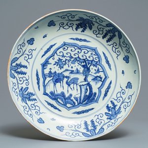 Een Chinese blauwwitte schotel met herten en een aap, Jiajing — foto 1