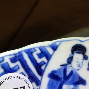 Een Chinese blauwwitte schotel met lange lijzen, Kangxi merk en periode — foto 3