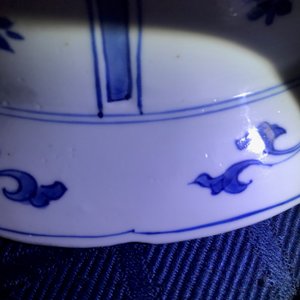Een Chinese blauwwitte schotel met ruiters, Kangxi merk en periode — foto 21