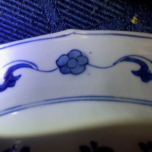 Een Chinese blauwwitte schotel met ruiters, Kangxi merk en periode — foto 10
