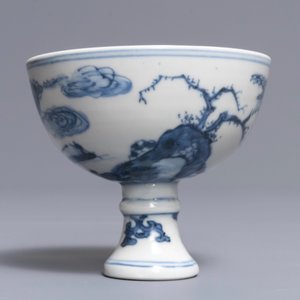 Een Chinese blauwwitte stem cup met landschapsdecor, Wanli merk maar wellicht later — foto 3