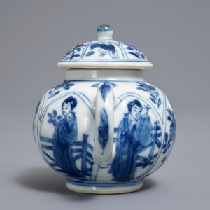 Een Chinese blauwwitte theepot met lange Lijzen, Kangxi — foto 5