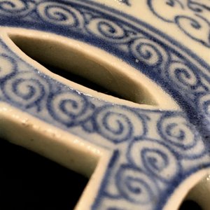 Een Chinese blauwwitte tromvormige armsteun, Qianlong — foto 15