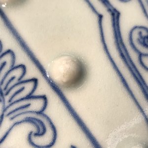 Een Chinese blauwwitte tromvormige armsteun, Qianlong — foto 19