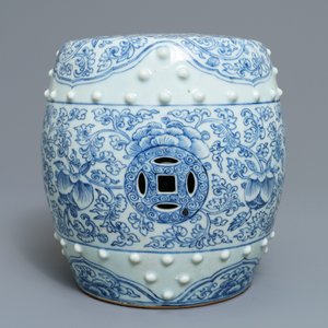 Een Chinese blauwwitte tromvormige armsteun, Qianlong — foto 4