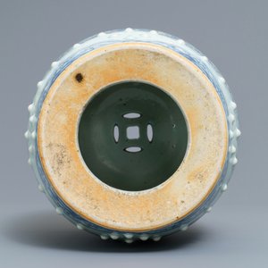 Een Chinese blauwwitte tromvormige armsteun, Qianlong — foto 7