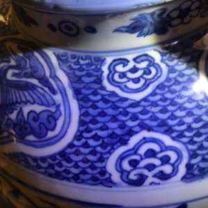 Een Chinese blauwwitte vaas met boeddhistische leeuwen en pioenen, Ming, Wanli — foto 18