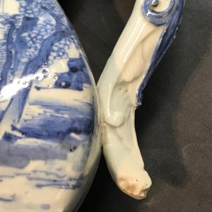 Een Chinese blauwwitte vaas met chilong-handgrepen, 17/18e eeuw — foto 15