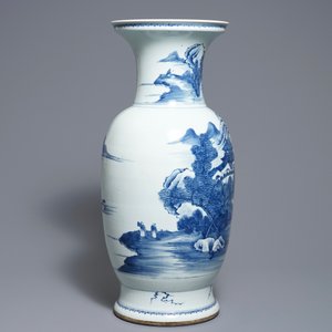 Een Chinese blauwwitte vaas met een landschap, 19e eeuw — foto 2