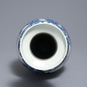Een Chinese blauwwitte vaas met figuren in een landschap, 19e eeuw — foto 5