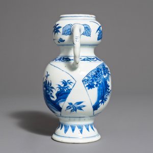 Een Chinese blauwwitte vaas met olifantenoren, Transitie periode — foto 4