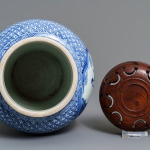 Een Chinese blauwwitte vaas met onsterfelijken, Kangxi — foto 5