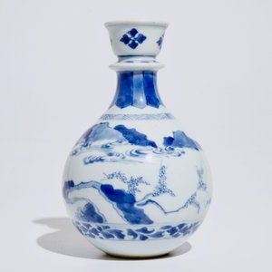 Een Chinese blauwwitte vaas of hookah-basis, Kangxi — foto 3