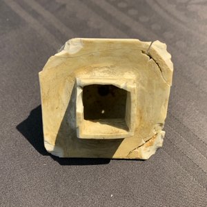 Een Chinese blauwwitte vierkante fles, Wanli, en een dekselvaas, Kangxi — foto 8
