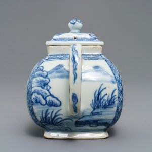 Een Chinese blauwwitte vierkante theepot met nimfen en vissen, Kangxi/Qianlong — foto 5