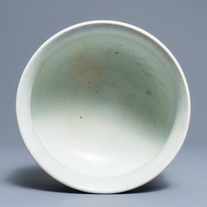 Een Chinese blauwwitte wierookbrander met decor van antiquiteiten, Kangxi — foto 5