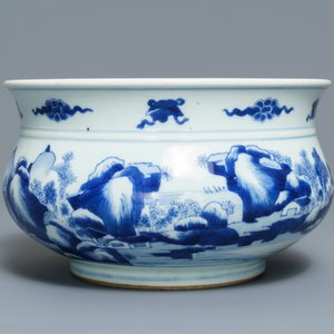 Een Chinese blauwwitte wierookbrander met figuren in een landschap, Kangxi — foto 2
