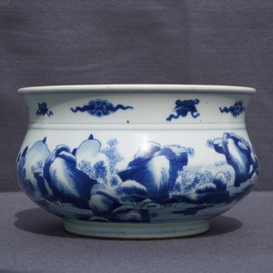 Een Chinese blauwwitte wierookbrander met figuren in een landschap, Kangxi — foto 8