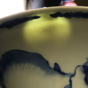 Een Chinese blauwwitte yenyen vaas met figuren in een landschap, Kangxi — foto 13