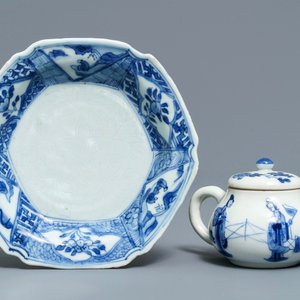 Een Chinese blauwwitte Yixing-stijl theepot en een Anhua bord, Tianqi en Kangxi — foto 1
