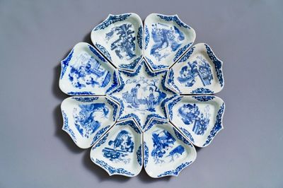 Een Chinese blauwwitte zoetvleesset of rijsttafel met figurendecor, Kangxi