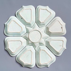 Een Chinese blauwwitte zoetvleesset of rijsttafel met figurendecor, Kangxi — foto 2