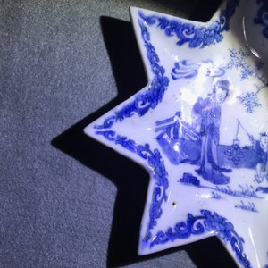 Een Chinese blauwwitte zoetvleesset of rijsttafel met figurendecor, Kangxi — foto 22