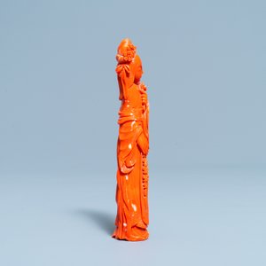 Een Chinese bloedkoralen figuur van een dame, 19/20e eeuw — foto 3