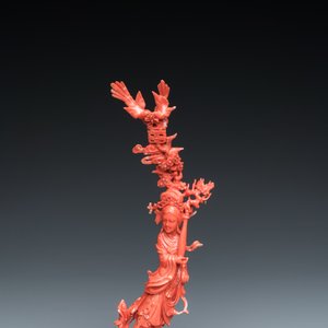 Een Chinese bloedkoralen figuur van een staande dame met een vaas, 19/20e eeuw — foto 7