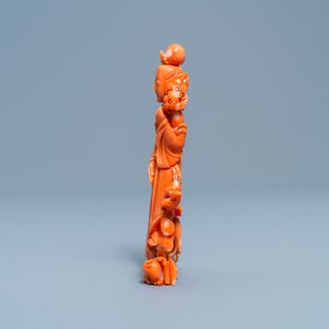 Een Chinese bloedkoralen groep met een dame, een eekhoorn en een konijn, 19/20e eeuw — foto 3