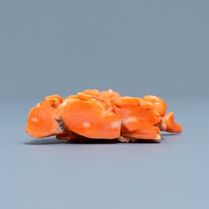Een Chinese bloedkoralen groep met een dame, een eekhoorn en een konijn, 19/20e eeuw — foto 7