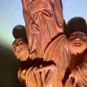 Een Chinese bloedkoralen groep met een dame en twee jongens, 19/20e eeuw — foto 9