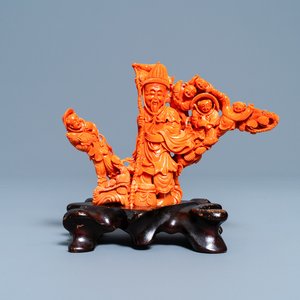 Een Chinese bloedkoralen groep met een onsterfelijke, 19/20e eeuw — foto 1