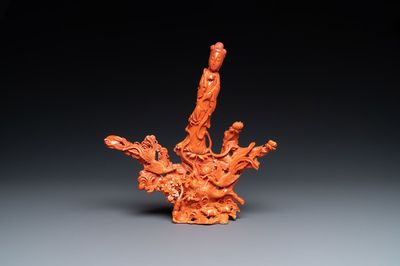 Een Chinese bloedkoralen groep met Guanyin, 19/20e eeuw