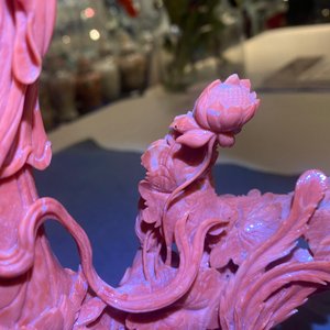 Een Chinese bloedkoralen groep met Guanyin, 19/20e eeuw — foto 38