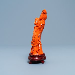 Een Chinese bloedkoralen groep met twee dames en een kind, 19/20e eeuw — foto 3
