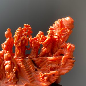 Een Chinese bloedkoralen groep van Acht Onsterfelijken op houten sokkel, 19/20e eeuw — foto 13
