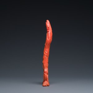 Een Chinese bloedkoralen sculptuur van een staande Guanyin met kind op een lotusbloem, 19/20e eeuw — foto 8
