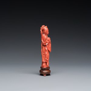 Een Chinese bloedkoralen sculptuur van Guanyin, 19/20e eeuw — foto 4