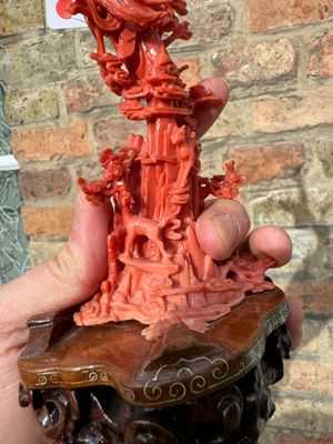 Een Chinese bloedkoralen sculptuur van Xiwangmu op een rots, 19/20e eeuw — foto 5