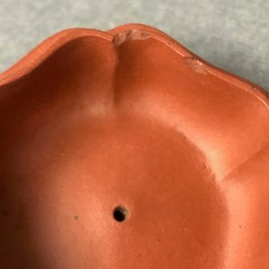 Een Chinese bloemvormige Yixing steengoed theepot met deksel, Kangxi — foto 11