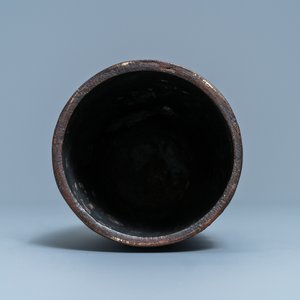 Een Chinese bronzen bel met lotusdecor, Qing — foto 7