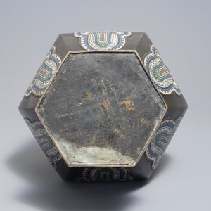Een Chinese bronzen champlevé email vaas in archaïsche stijl, 19e eeuw — foto 5