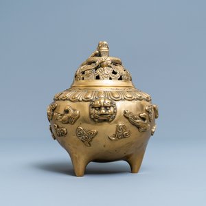 Een Chinese bronzen driepotige wierookbrander met deksel, 19/20e eeuw — foto 3