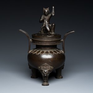 Een Chinese bronzen driepotige wierookbrander met Liu Hai en de pad, Yuan — foto 1
