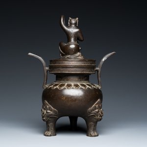 Een Chinese bronzen driepotige wierookbrander met Liu Hai en de pad, Yuan — foto 4