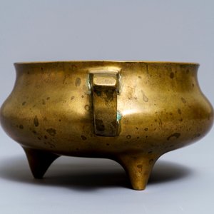 Een Chinese bronzen driepotige wierookbrander, Qianlong merk, 19e eeuw — foto 5