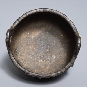 Een Chinese bronzen driepotige wierookbrander, Xuande merk, 19e eeuw — foto 7
