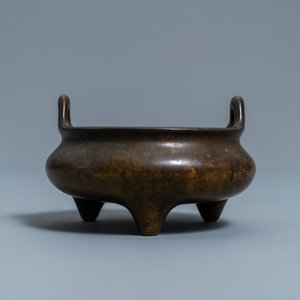 Een Chinese bronzen driepotige wierookbrander, zegelmerk, 17/18e eeuw — foto 2